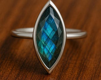 Labradorite Silver Ring, 925 sterling silver ring, Marquise Cut Natural Labradorite Ring, Statement Bezel Ring, Women Ring, Gift For her