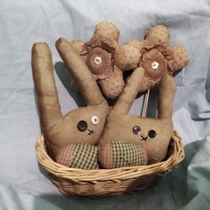 Primitive Easter Bunnies With Rag Flowers, Easter set, Handmade Easter Decor, Easter bunny, Primitive Rabbit, Easter Primitive Decor