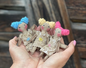 ¡Solo por encargo! Pequeño ángel de muñeca primitiva con vestido y alas, ángel textil en miniatura