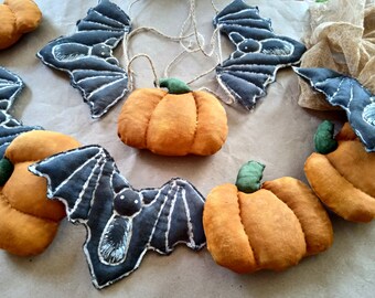 Halloween garland with bats and pumpkins, Flying Bats Wall Decor, Halloween Wall Decor, Primitive Halloween Decor