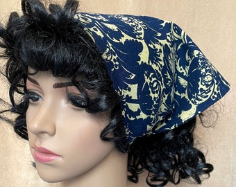 Bandana en bleu et jaune avec des fleurs abstraites en coton imprimé wax africain * Handmade Berlin