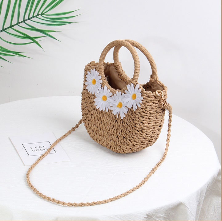 Woven straw hang bag with white daisies Woven straw hand bag | Etsy