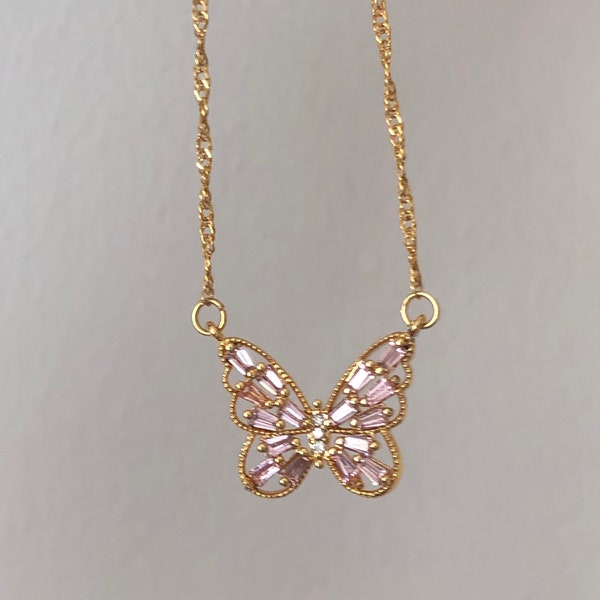 Schmetterling Kette Rosa|Schmetterling Anhänger Kette|Layeringkette|Statementkette|Gold Kette|Geschenk|Geschenk für sie|Rosa Schmetterling