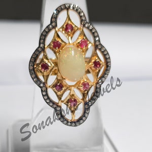 Handgemaakte ring met opaal en robijn, effenen diamant sterlingzilver