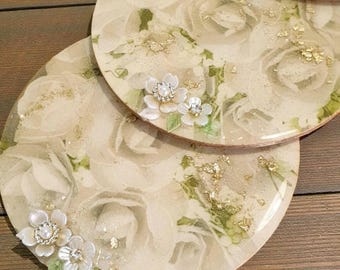 Handgefertigte Untersetzer aus Kunstharz: Florale & Gold Details - 4er Set