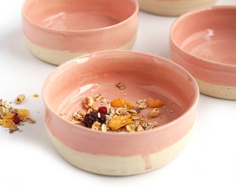 handgetöpferte rosa Keramik Bowl, Schälchen für Frühstücks Müsli, Quark, etc.. in modernem Design,  halb Rosa Ø ca 13 cm Höhe ca 5 cm