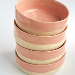 Bol en céramique rose fabriqué à la main, bol pour céréales de petit-déjeuner, fromage blanc, etc. au design moderne, demi-rose, diamètre environ 13 cm, hauteur environ 5 cm image 5