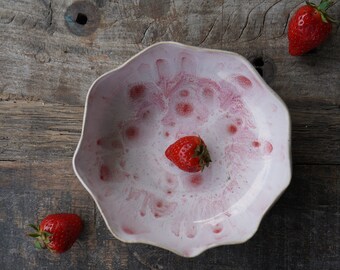 Hand-made ceramic bowl for cookies, chocolates, decorations etc. in white pink, diameter 13 cm, height 5 cm, dishwasher safe