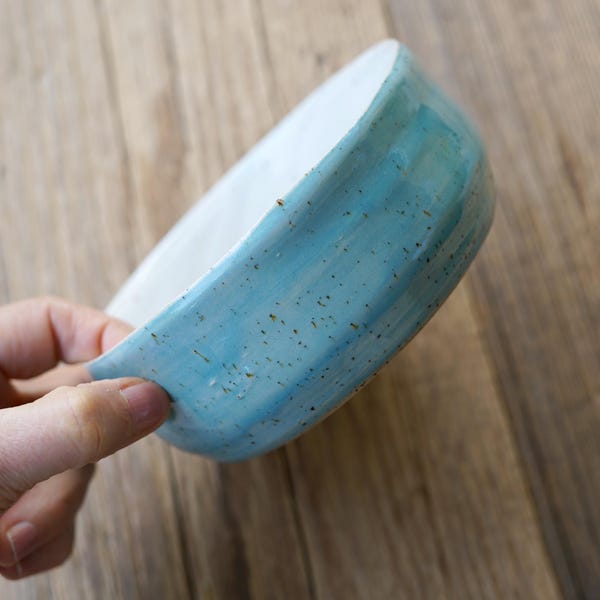 Cuenco de cerámica hecho a mano para cereales de desayuno, quark, etc. en moderno azul aguamarina, rosa y verde pastel Ø 14 cm altura aprox. 6 centímetros