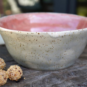 Hand-made ceramic bowl for pasta, salad, soup, etc. in modern pearl pink and agate gray, Ø 19 cm, height 10 cm