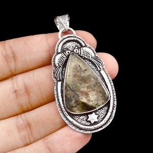 Colgante de prehnita, colgante hecho a mano, collar, prehnita natural, colgante de plata de ley 925, regalo para ella/él
