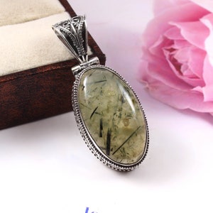 Colgante de prehnita, colgante hecho a mano, collar, prehnita natural, colgante de plata de ley 925, regalo para ella/él