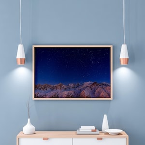 Foto des Mont-Blanc-Massivs in Chamonix unter einem Sternenhimmel