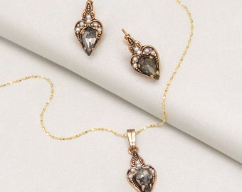 Smokey Grey Gold & Gift Set / Ortica Handmade Vintage Jewelry / Made in Italy / Corazón en forma de collar colgante pendientes anillo arte victoriano