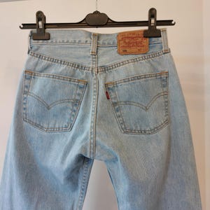 Vintage jaren 90 Levis 501 jeans: lichtblauwe wassing, W28-L34