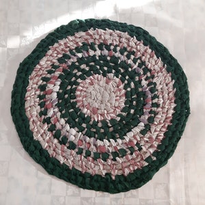 Bath mat Handwoven Thick Round , Handmade from Vintage Cotton fabric , Handmade Round Green pink white bathroom rug ,Rug , Circle rug (2)