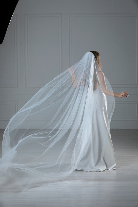Minimalist Italian Tulle Wedding Veil: Classic Bridal Style