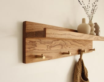 Eiken wandplank met messing haken – kapstok in de gang, opberger natuurlijk hout