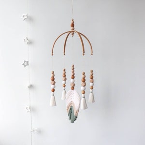 Macramé babymobiel voor wieg, boho kinderkamerinrichting, neutraal babyshowercadeau