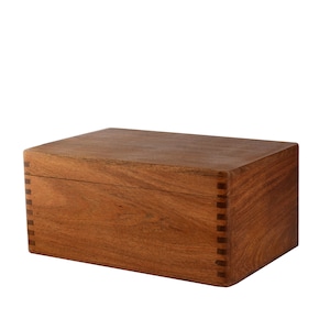 Elegante Caja de Madera para Piezas de Ajedrez Sentido Hecho a Mano