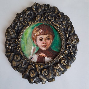 Retrato de un niño con un conejo Miniatura al óleo Miniatura en marco Pintura pequeña Pintura original Retrato Retrato al óleo 5x5 de Rada Gor