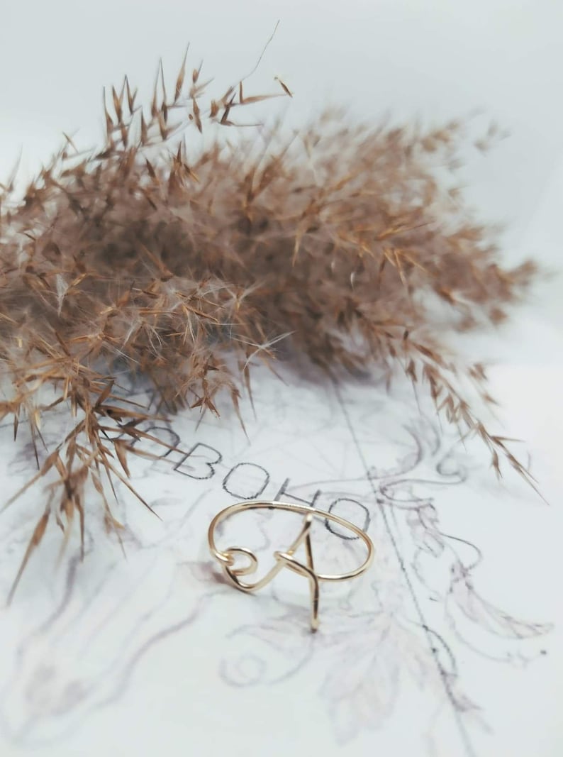 Initiale Letter Ring