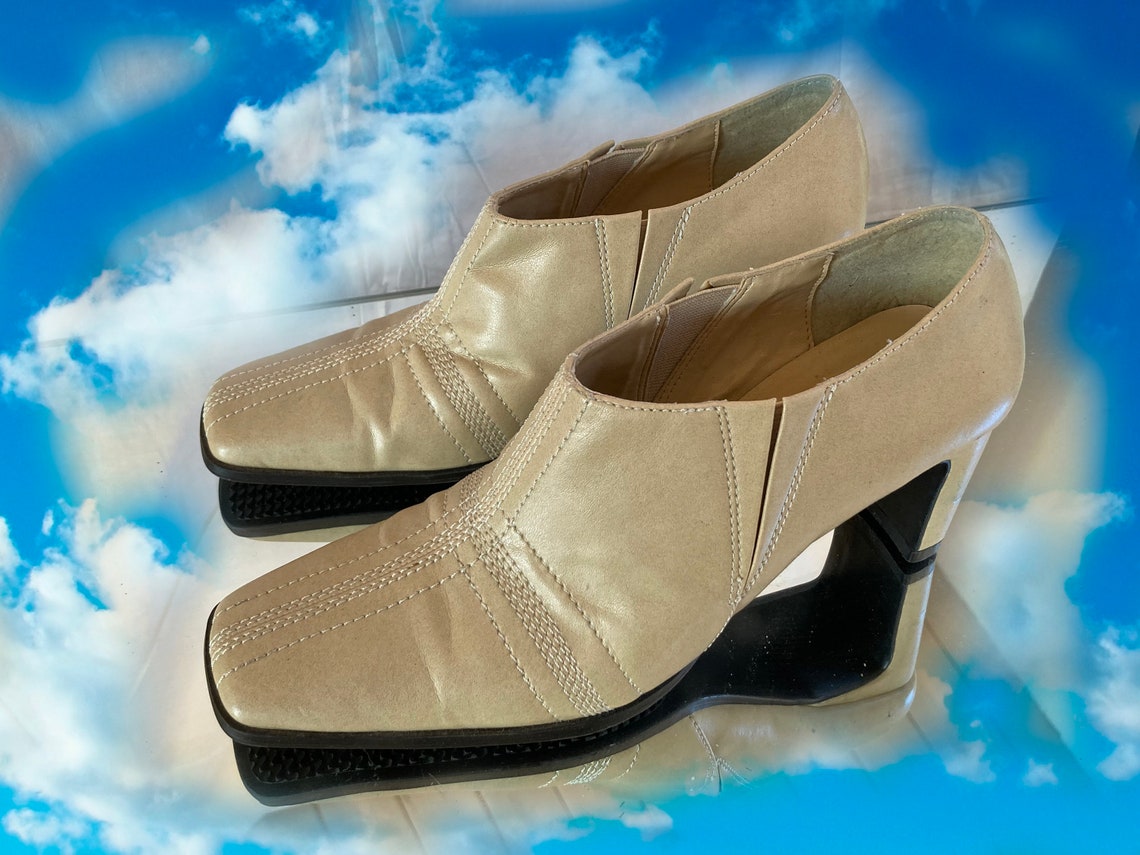Vintage y2k heeled shoes / 00s shoes / square toe / beige Etsy