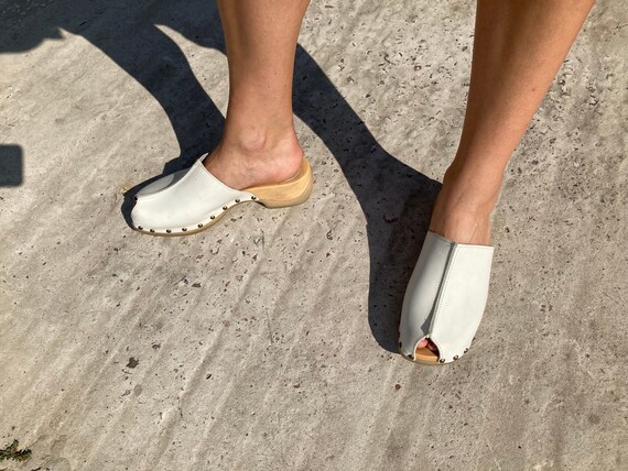 vintage mules / wooden mules / vintage clogs / 00s