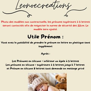 Puede incluir: Un beb&eacute; durmiendo con un gorro de punto marr&oacute;n con un pomp&oacute;n blanco, acostado en una manta blanca con un oso de peluche marr&oacute;n. El texto dice: "Utile Pr&eacute;nom: Vous avez la possibilit&eacute; de prendre le pr&eacute;nom en lettre en plastique sans suppl&eacute;ment Apr&egrave;s: Les Pr&eacute;noms en silicone < inf&eacute;rieur ou &eacute;gale &agrave; 5 lettres Les pr&eacute;noms en silicone > sup&eacute;rieure &agrave; 5 lettres jusqu'&agrave; 7 lettres et Pr&eacute;nom en silicone 8 lettres sous demande en message priv&eacute;"