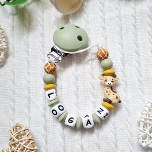 Attache tétine personnalisée girafe pour bébé avec des perles silicone verte, thème tendance bébé safari