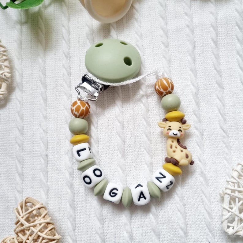 Attache tétine personnalisée girafe pour bébé avec des perles silicone verte, thème tendance bébé safari