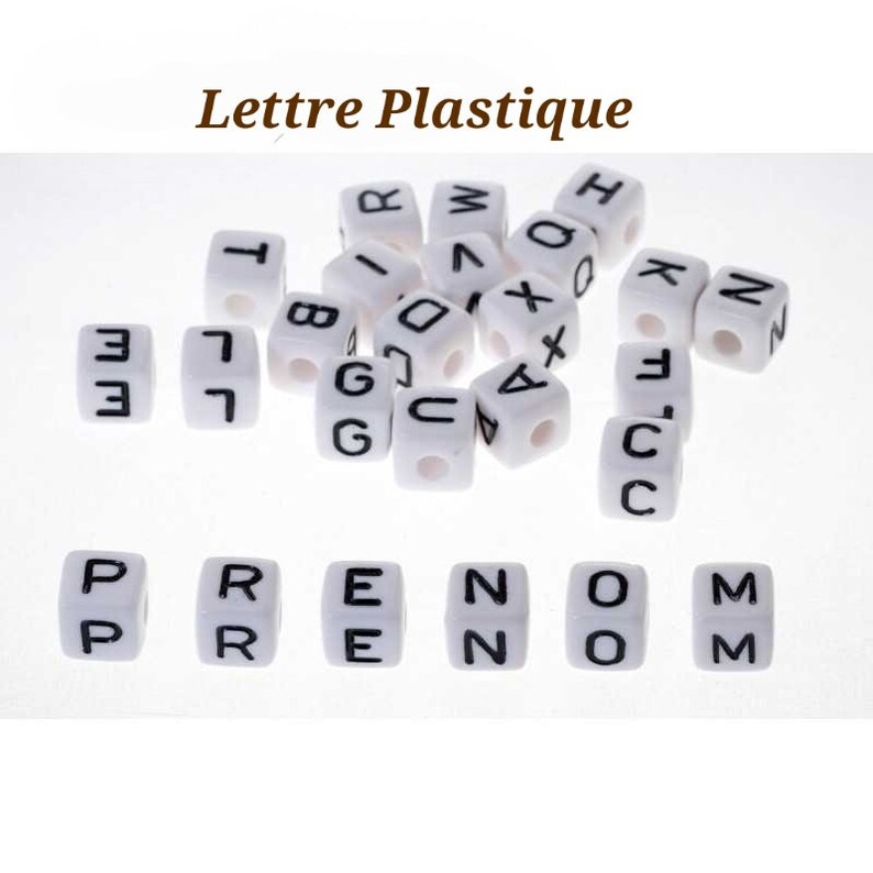 Lettre en plastique rigide 10×10 mm pour attache tétine personnalisée – perle alphabet blanche à lettres noires – matière dure et solide