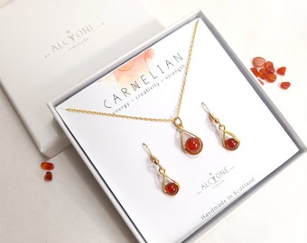 Carnelian Gift Set - ARIES BIRTHSTONE, Sieraden Oorbellen en Ketting, Energie, Creativiteit, Sterkte Vertrouwen, Goud/Verzilverd, Alcyone