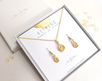 Citrien cadeauset - GEBOORTESTEEN VAN SCHORPIOEN, oorbellen en ketting, overvloed, vreugde, positiviteit, goud/verzilverd, Alcyone