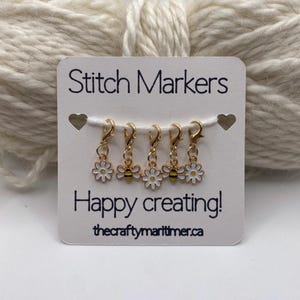 Gold bee and daisy stitch markers Knitting markers Crochet markers Stitch markers Knitting counter Crochet counter Progress keeper