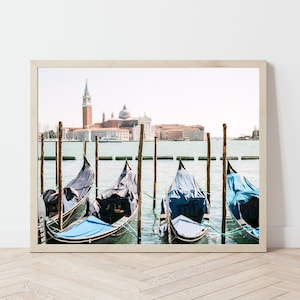 Gondeln in Venedig: Italien Reisefotografie (Digitaler Download)