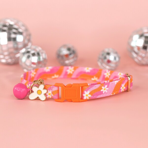 Groovy Daisy Floral Cat Collar with Bell and Charm, Retro Breakaway Cat Collar, Cute Female Kitten Collar, Y2k Colorful Cat Breakaway Collar