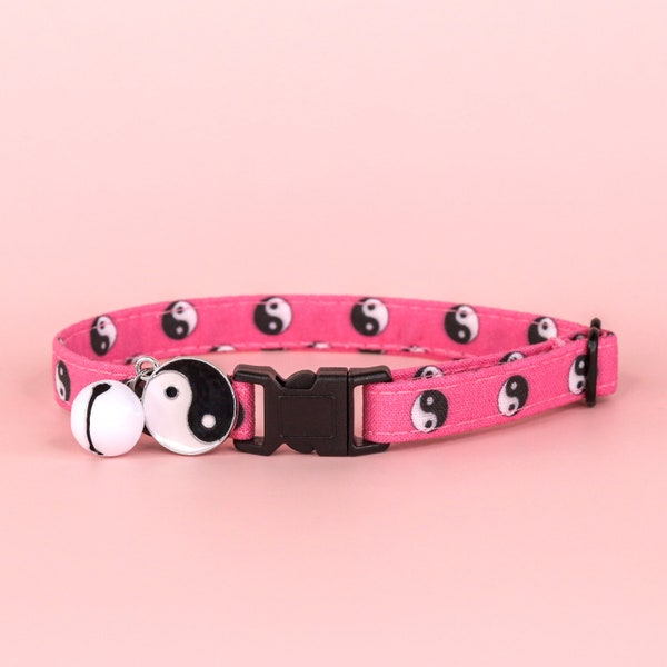 Hot Pink Yin Yang Cat Collar, Y2k Cat Breakaway Collar with Bell and Charm, Groovy Breakaway Cat Collar, Retro Girl Kitten Safety Collar