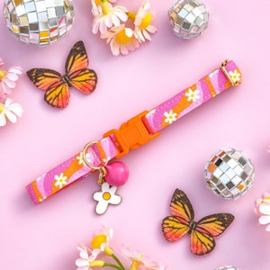 Groovy Daisy Floral Cat Collar with Bell and Charm, Retro Breakaway Cat Collar, Cute Female Kitten Collar, Y2k Colorful Cat Breakaway Collar