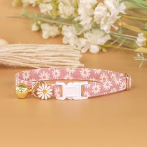 Pink Daisy Cat Collar with Bell and Charm, Floral Breakaway Cat Collar with Daisies, Adjustable Kitten Safety Collar, Cute Female Cat Collar
