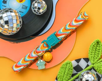 Wavy 70s Cat Collar with Bell and Mushroom Charm, Cute Groovy Breakaway Cat Collar, Retro Boy Cat Collar Safety, Fancy Male Kitten Collar