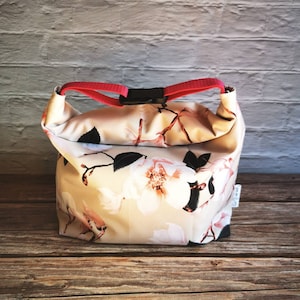 Isolierte Lunchtasche für Frauen mit Blumenprint - Wiederverwendbar und Waschbar, Ideal für Arbeit oder Schule