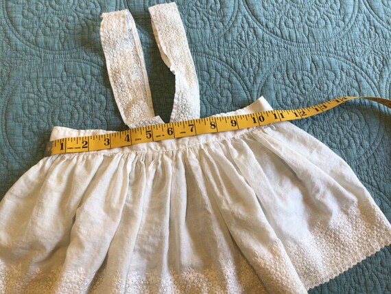 Vintage White Embroidered Child’s Pinifore - image 4