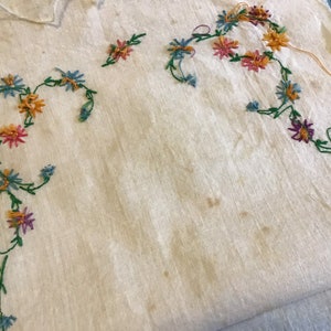 Simple Vintage Embroidered Flower Garland
