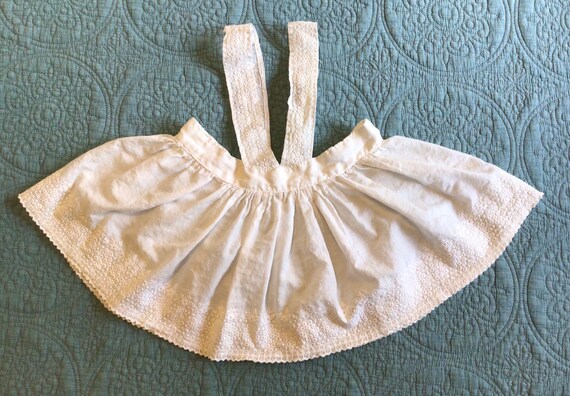 Vintage White Embroidered Child’s Pinifore - image 5