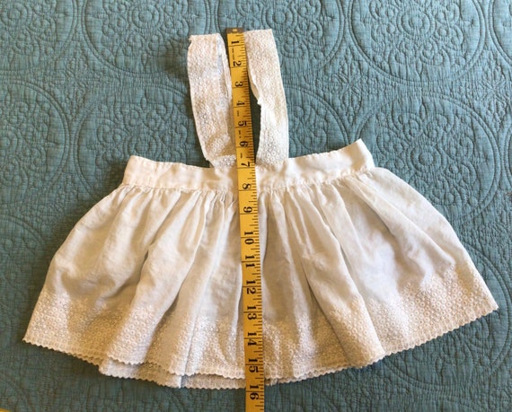 Vintage White Embroidered Child’s Pinifore - image 1