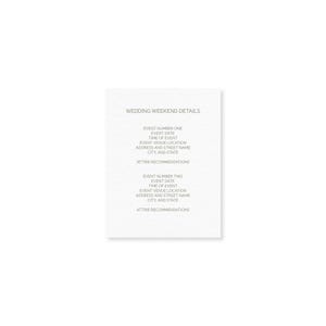 Op de afbeelding: Een rechthoekige, gebroken witte kaart met de tekst "WEDDING WEEKEND DETAILS" bovenaan. De kaart bevat evenementdetails, waaronder nummer, datum, tijd, locatie en kledingadvies. De tekst is in een eenvoudig, leesbaar lettertype.