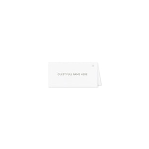Op de afbeelding: Een witte, gevouwen naambordje met de tekst "GUEST FULL NAME HERE" in een eenvoudig, elegant lettertype. De kaart heeft een kleine "V"-vorm in de rechterbovenhoek. Ideaal voor bruiloften, feesten of formele evenementen.