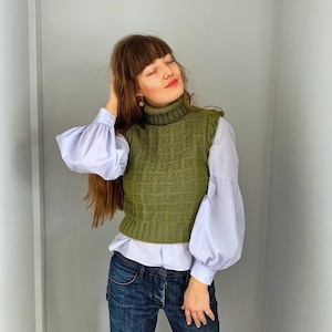 Chunky sweater vest, Sleeveless sweater, Sweater vest women, Wool knit vest, Green vest women, Vintage style vest, Sleeveless wool top