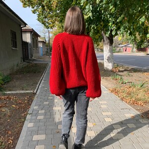 ケーブルニットセーター、チャンキーセーター、ニットウェアハンドメイド、ニットセータートレンド、ルーズニットセーター、オーバーサイズカーディガン